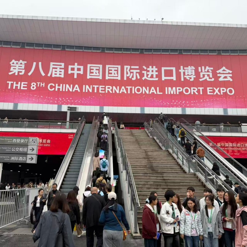 Apresentando nossa expertise em impressão de etiquetas na 8ª Exposição Internacional de Importação da China.